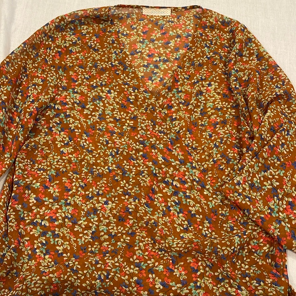 0108 KAITLYN Blouse flower fall color lavender, red and beige. SZ small to Med